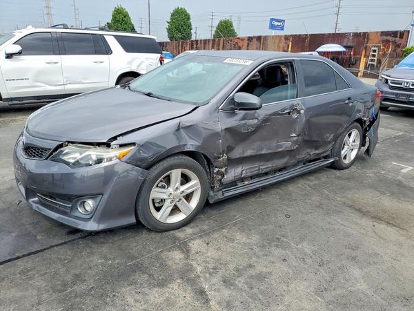 2014 TOYOTA CAMRY
