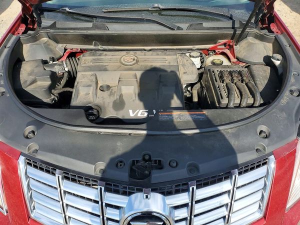 2013 CADILLAC SRX Luxury — Engine bay