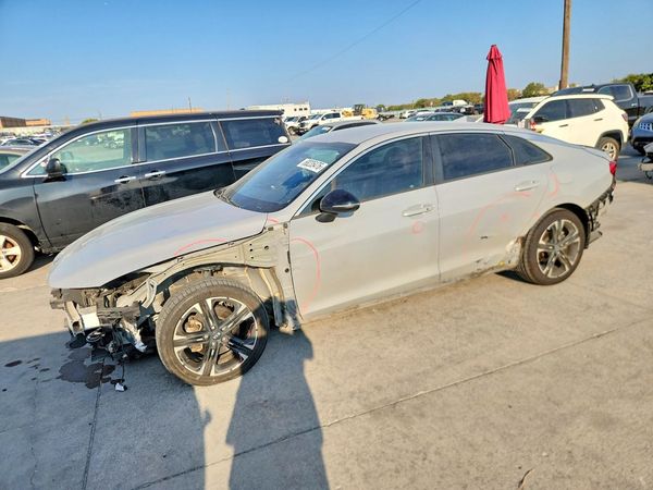 2021 KIA K5 — Front 3/4