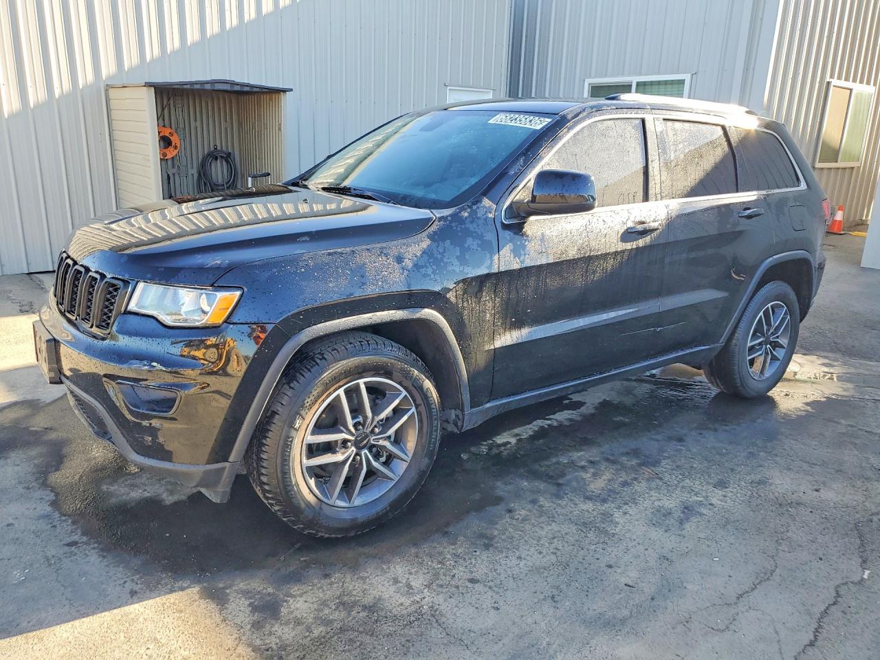 2019 JEEP GRAND CHEROKEE Laredo — Front 3/4