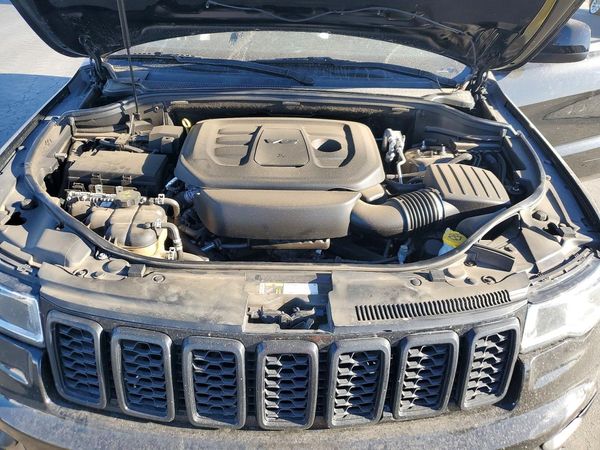 2019 JEEP GRAND CHEROKEE Laredo — Engine bay