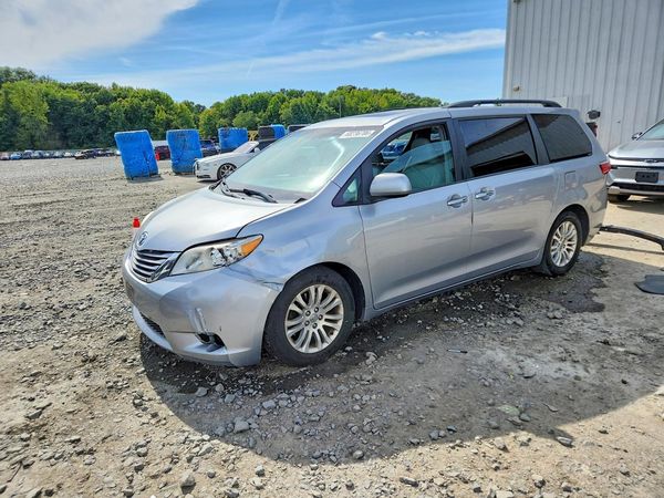 2015 TOYOTA SIENNA