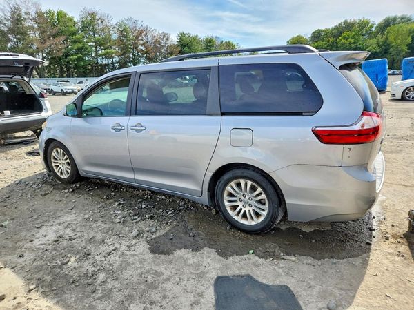 2015 TOYOTA SIENNA