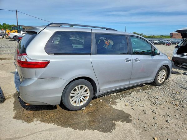 2015 TOYOTA SIENNA