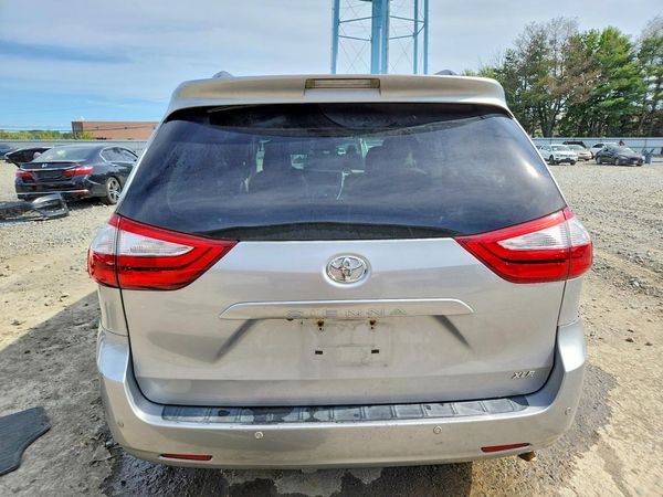 2015 TOYOTA SIENNA