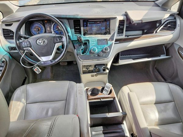 2015 TOYOTA SIENNA