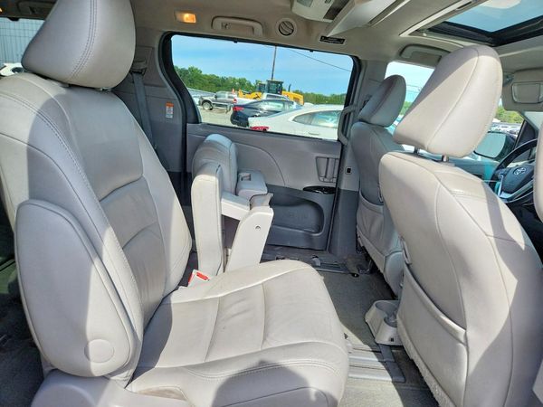 2015 TOYOTA SIENNA