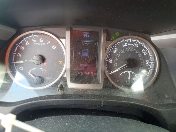 2017 TOYOTA TACOMA SR/SR5