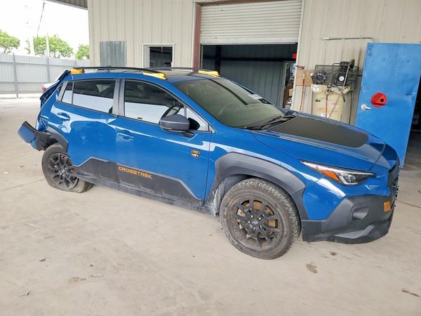 2024 SUBARU CROSSTREK Wilderness — Passenger 3/4