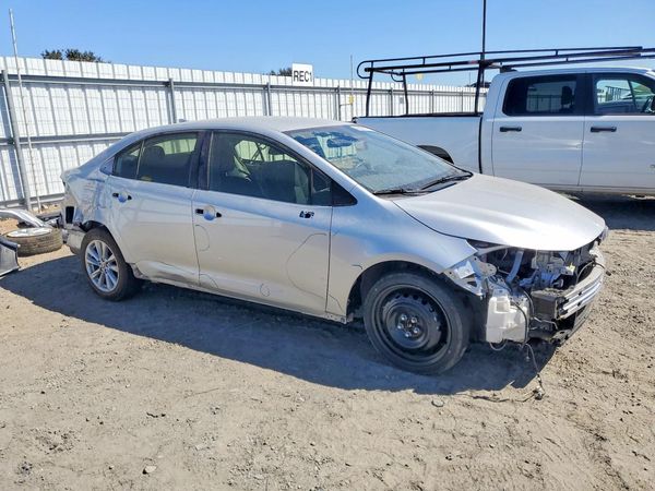 2026 TOYOTA COROLLA — Passenger 3/4