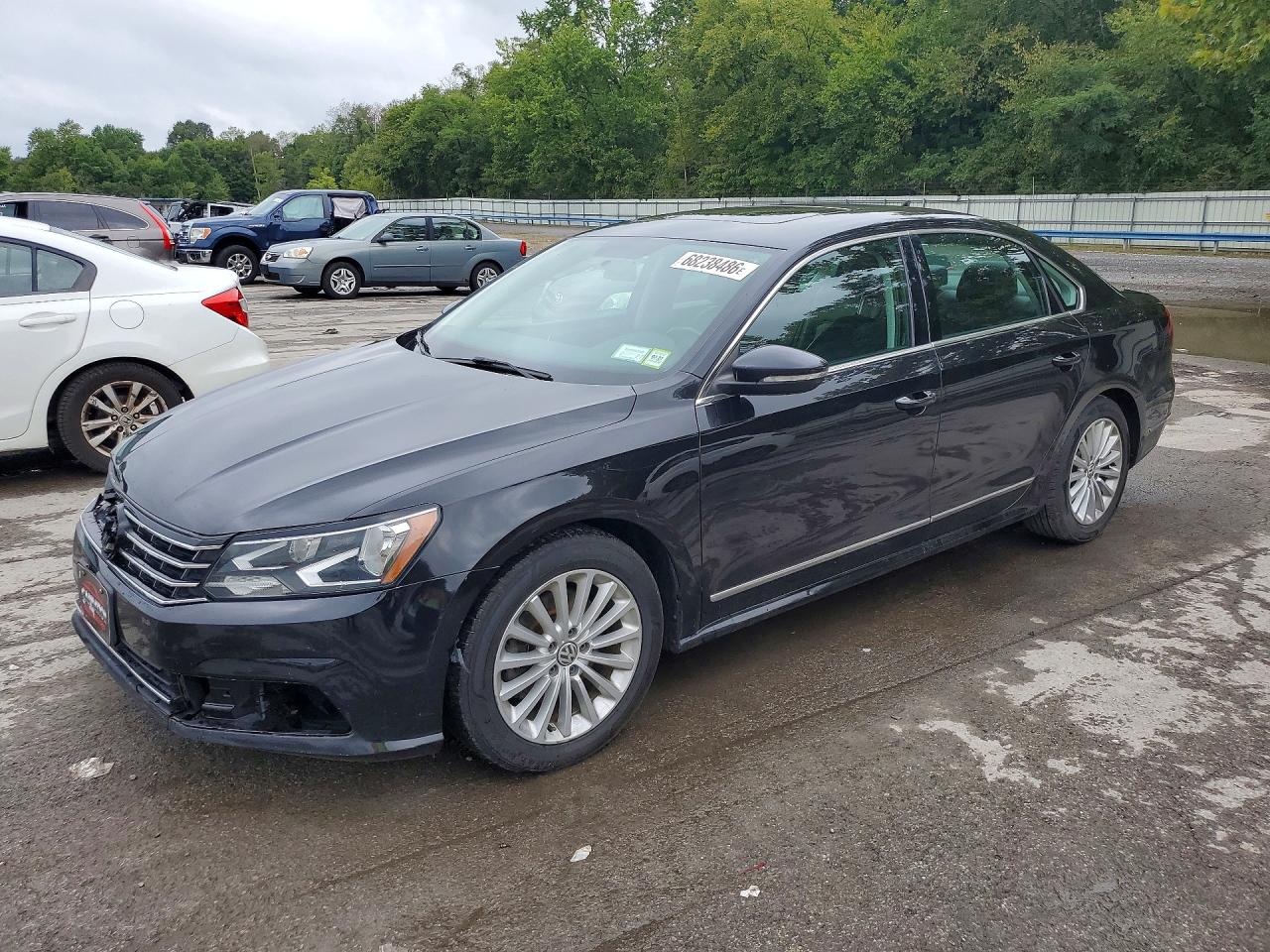 2017 VOLKSWAGEN PASSAT SE — Front 3/4