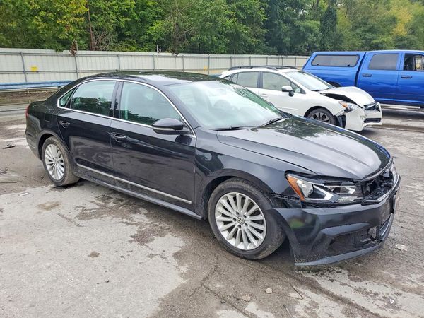 2017 VOLKSWAGEN PASSAT SE — Passenger 3/4