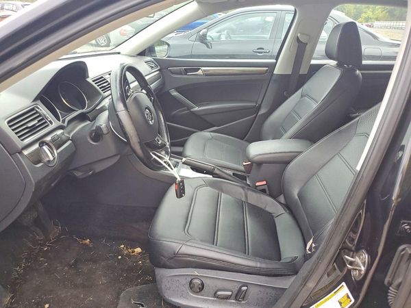 2017 VOLKSWAGEN PASSAT SE — DENT