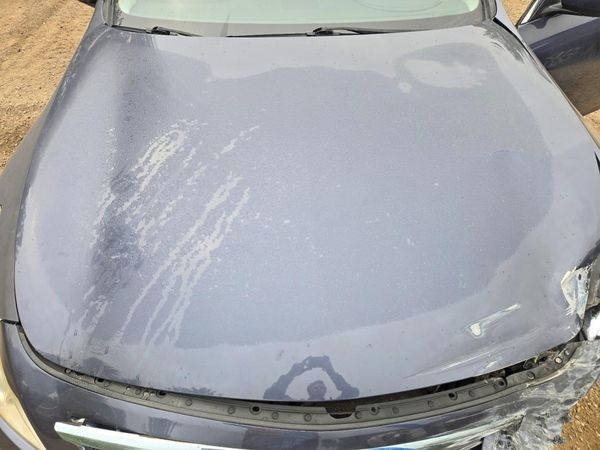 2013 INFINITI G37 — Engine bay