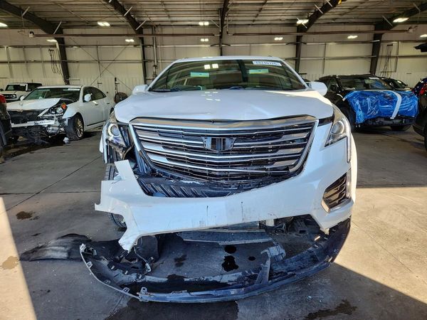 2017 CADILLAC XT5 Base
