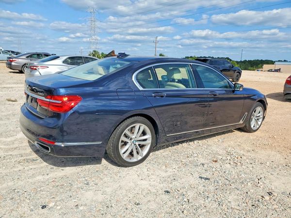 2016 BMW 750