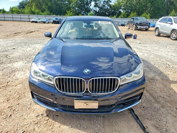 2016 BMW 750
