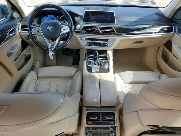 2016 BMW 750