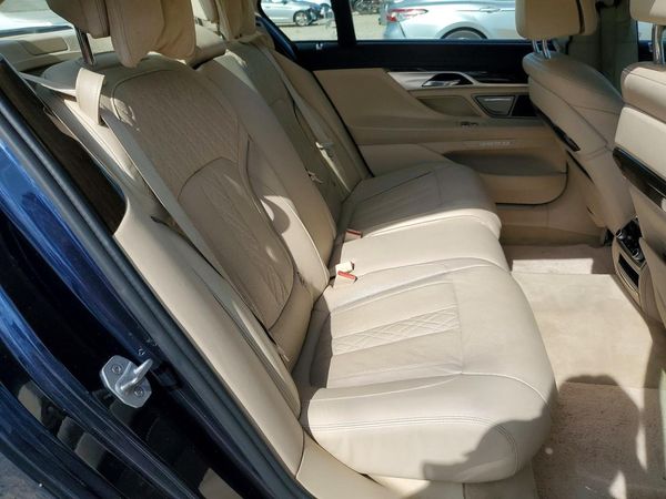 2016 BMW 750