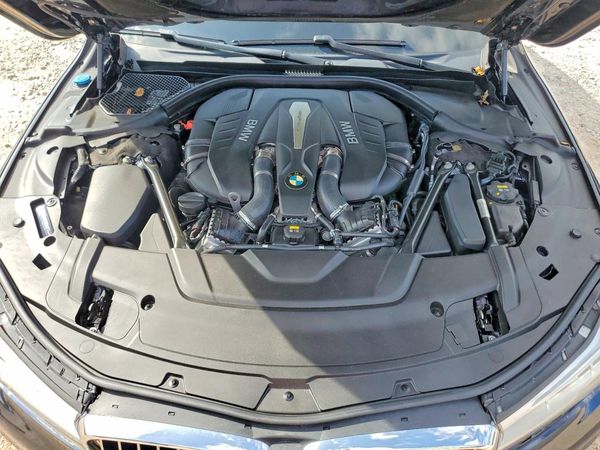 2016 BMW 750