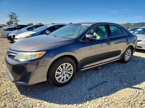 2012 TOYOTA CAMRY — Front 3/4