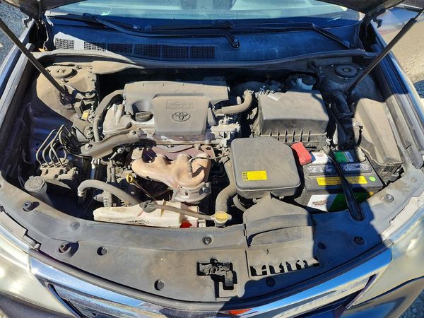 2012 TOYOTA CAMRY — Engine bay