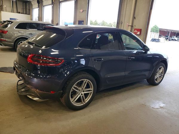 2018 PORSCHE MACAN