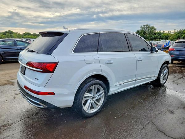 2022 AUDI Q7 quattro Premium Plus