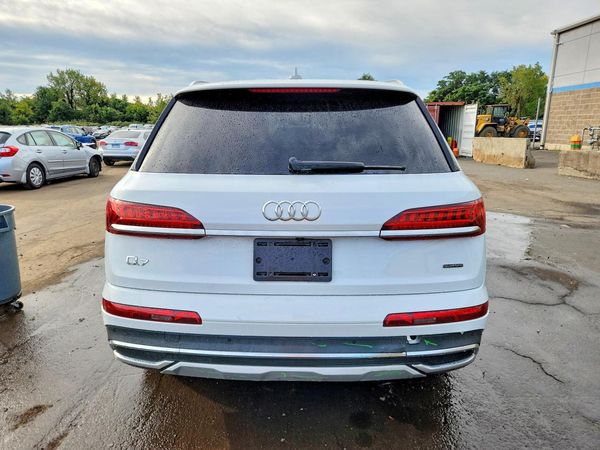 2022 AUDI Q7 quattro Premium Plus