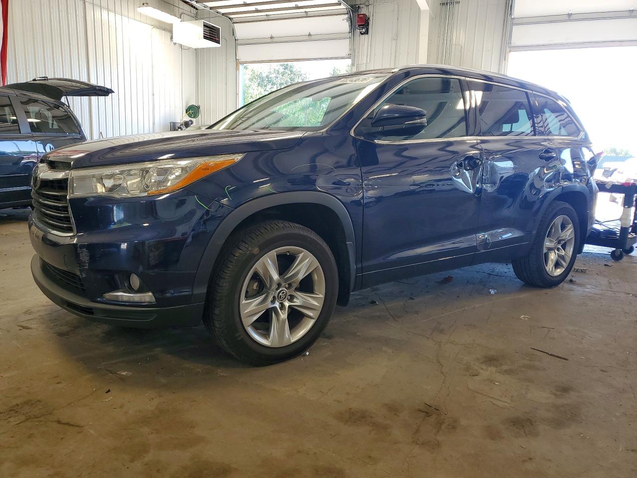 2016 TOYOTA HIGHLANDER