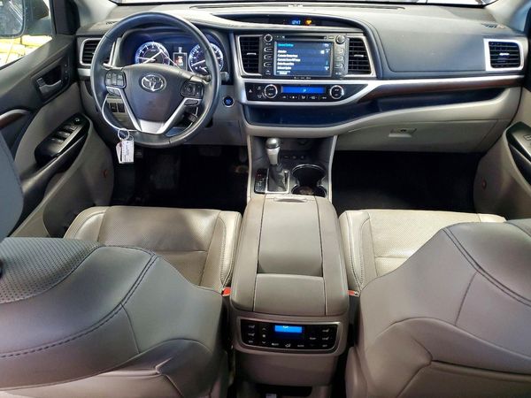 2016 TOYOTA HIGHLANDER