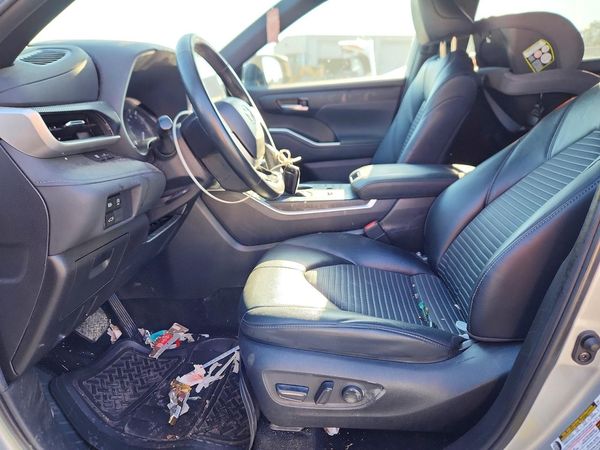 2024 TOYOTA HIGHLANDER
