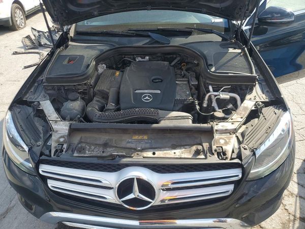 2019 MERCEDES-BENZ GLC GLC300 — Engine bay