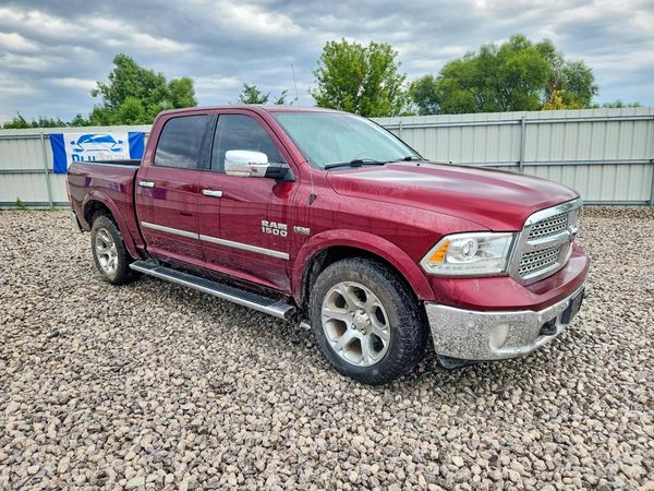 2017 RAM 1500 Laramie — Passenger 3/4
