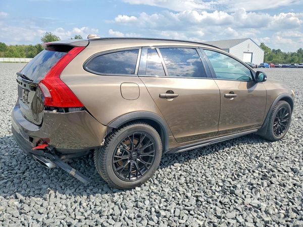 2018 VOLVO V60 CROSS COUNTRY
