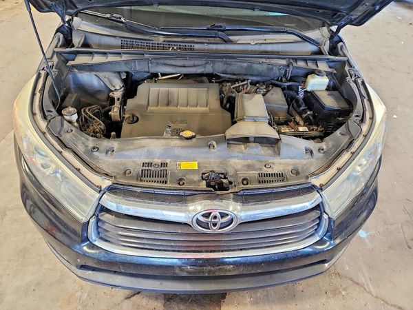 2015 TOYOTA HIGHLANDER Base/Hybrid — Engine bay