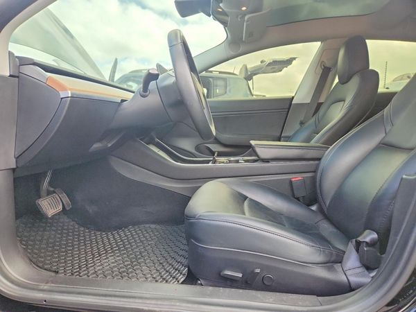2019 TESLA MODEL 3 — DENT