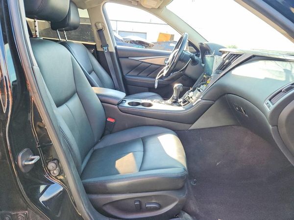 2015 INFINITI Q50