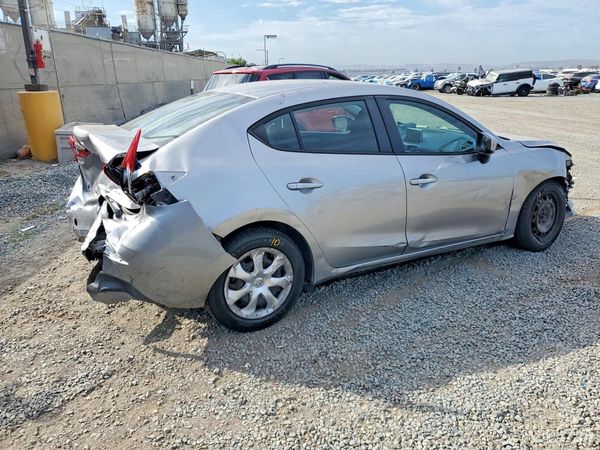 2015 MAZDA 3