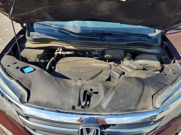 2016 HONDA PILOT EXL — Engine bay
