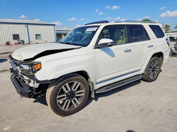 2017 TOYOTA 4RUNNER — Front 3/4