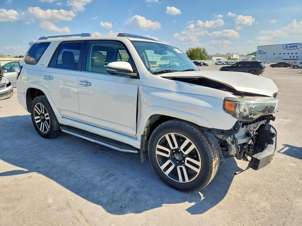 2017 TOYOTA 4RUNNER — Passenger 3/4
