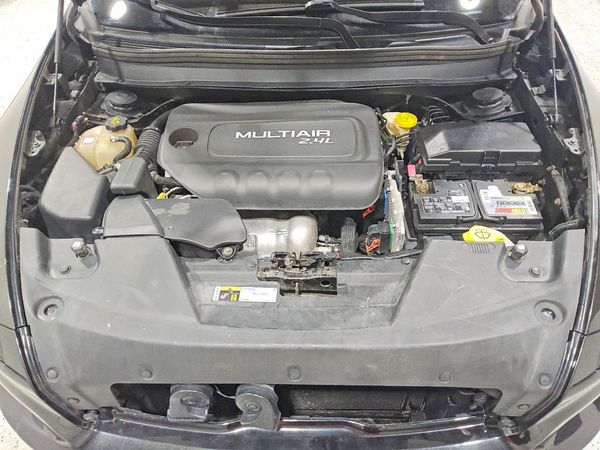 2016 JEEP CHEROKEE Limited — Engine bay