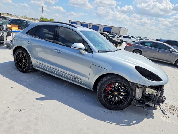 2024 PORSCHE MACAN GTS