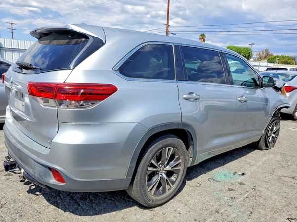 2017 TOYOTA HIGHLANDER LE/LE Plus