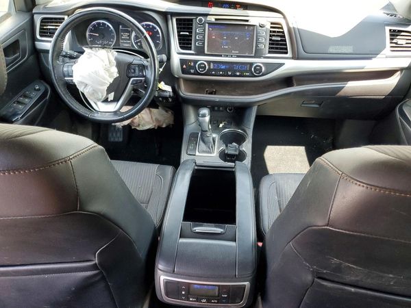2017 TOYOTA HIGHLANDER LE/LE Plus