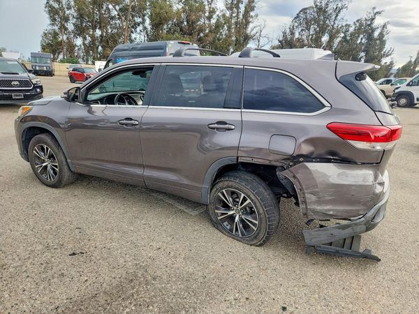 2017 TOYOTA HIGHLANDER LE/LE Plus