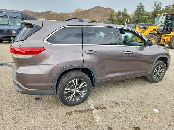 2017 TOYOTA HIGHLANDER LE/LE Plus