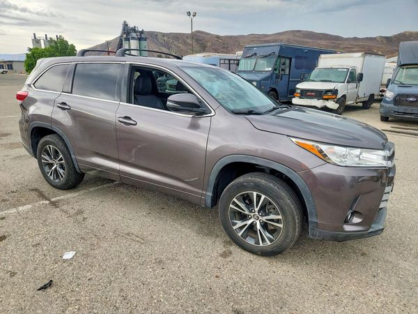 2017 TOYOTA HIGHLANDER LE/LE Plus