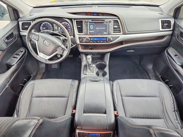 2017 TOYOTA HIGHLANDER LE/LE Plus